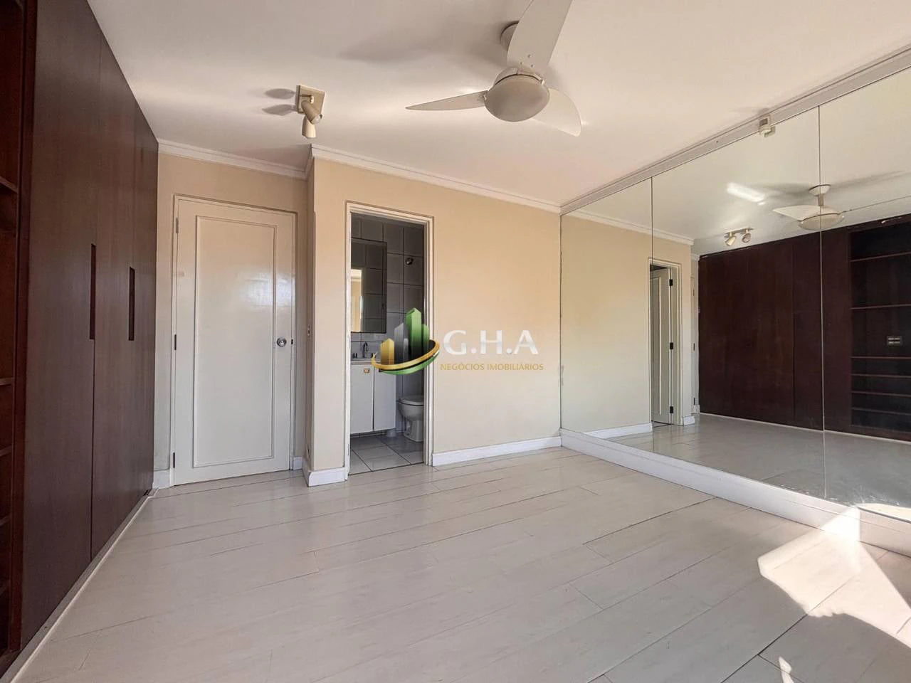 House with 3 en-suite bedrooms and a private garden — photo 4