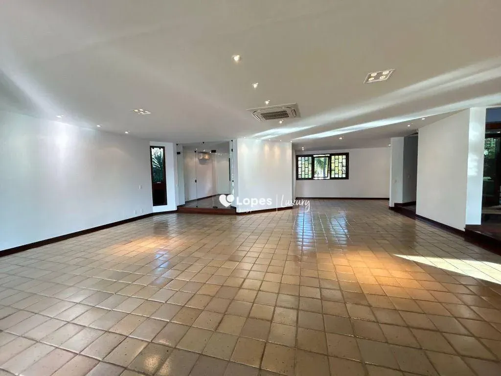 House with 5 en-suite bedrooms and an open gas kitchen — photo 13