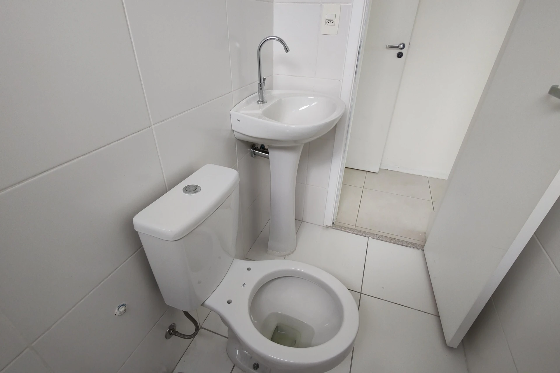 2-bedroom apartment with 1 en-suite and balcony — photo 54