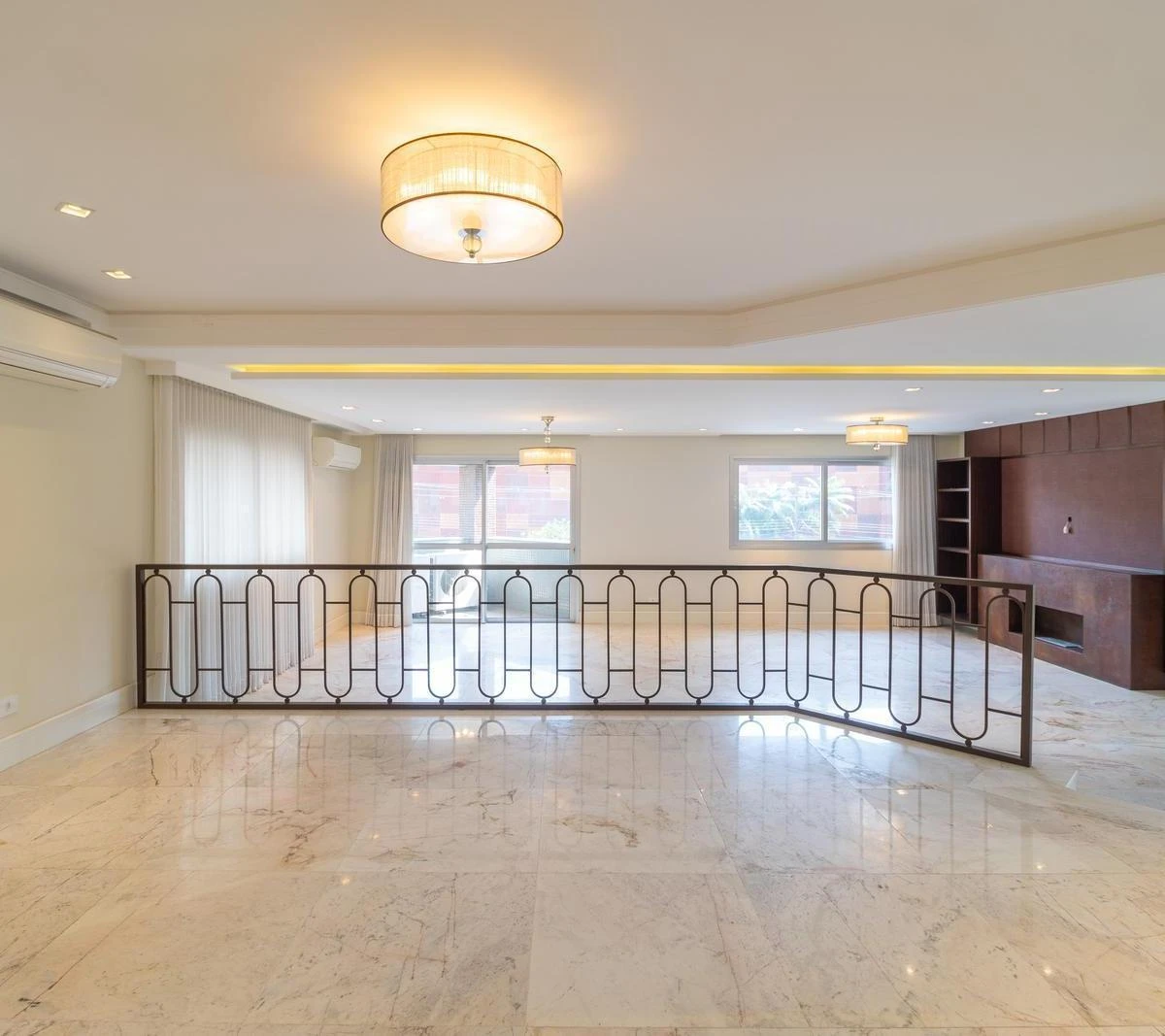 Home office in a 5-bedroom apartment, 441 m² — photo 8