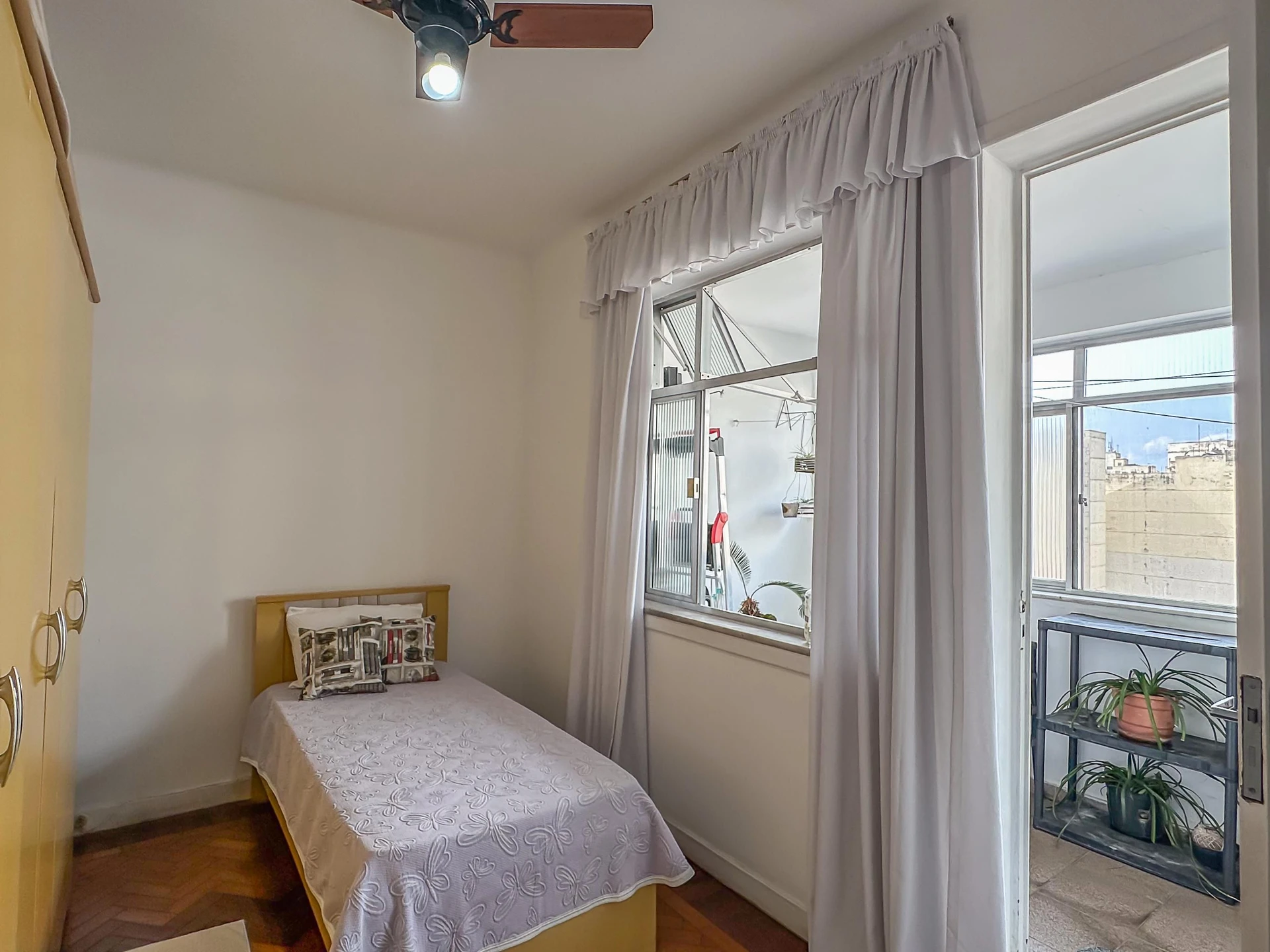 Furnished 2-bedroom apartment with a balcony — photo 20