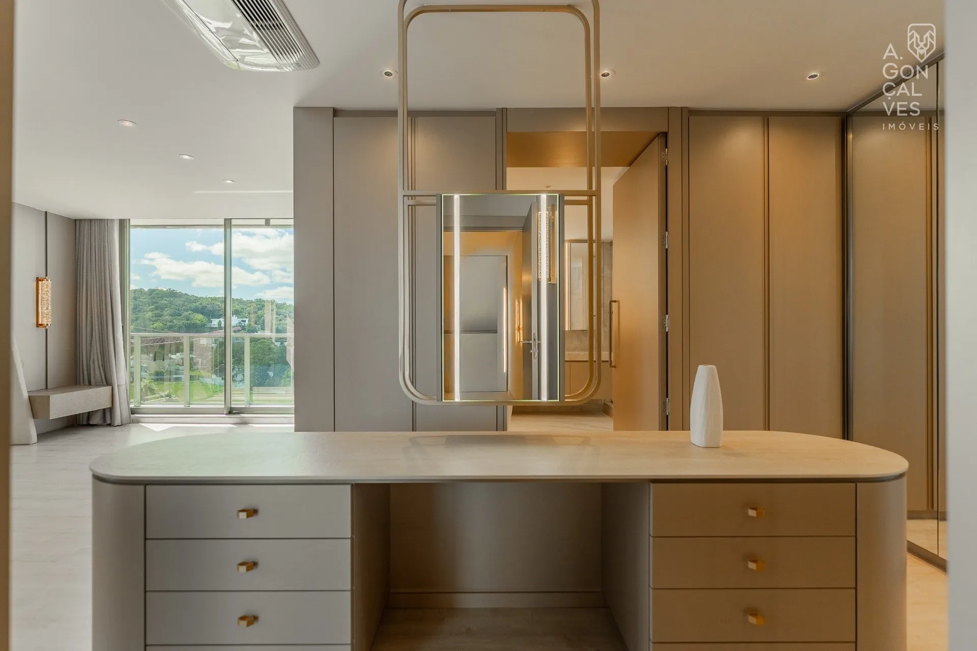 Furnished apartment with 3 suites and 257 m² — photo 9