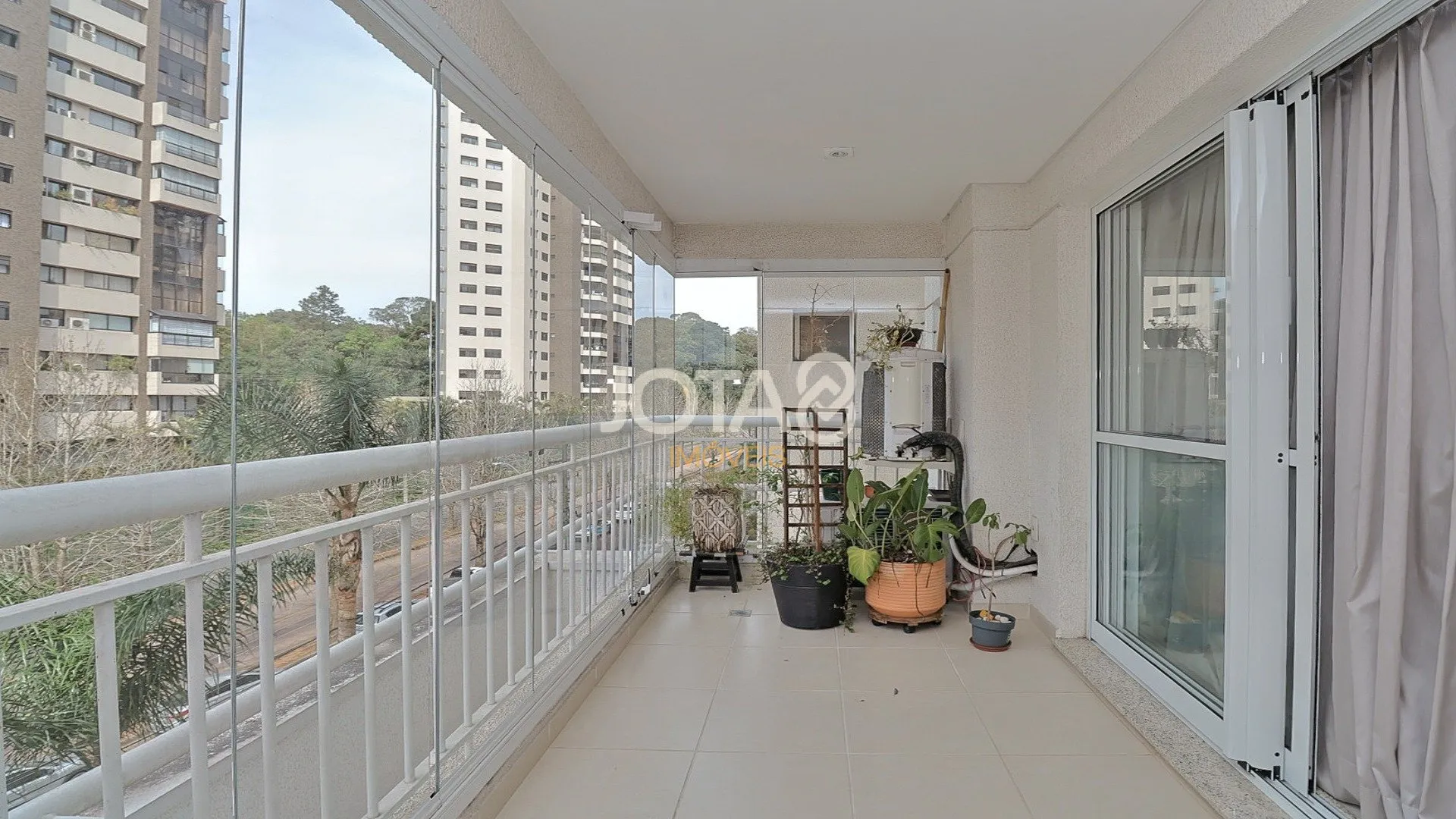 3-bedroom apartment with 185 m² and private BBQ space — photo 23