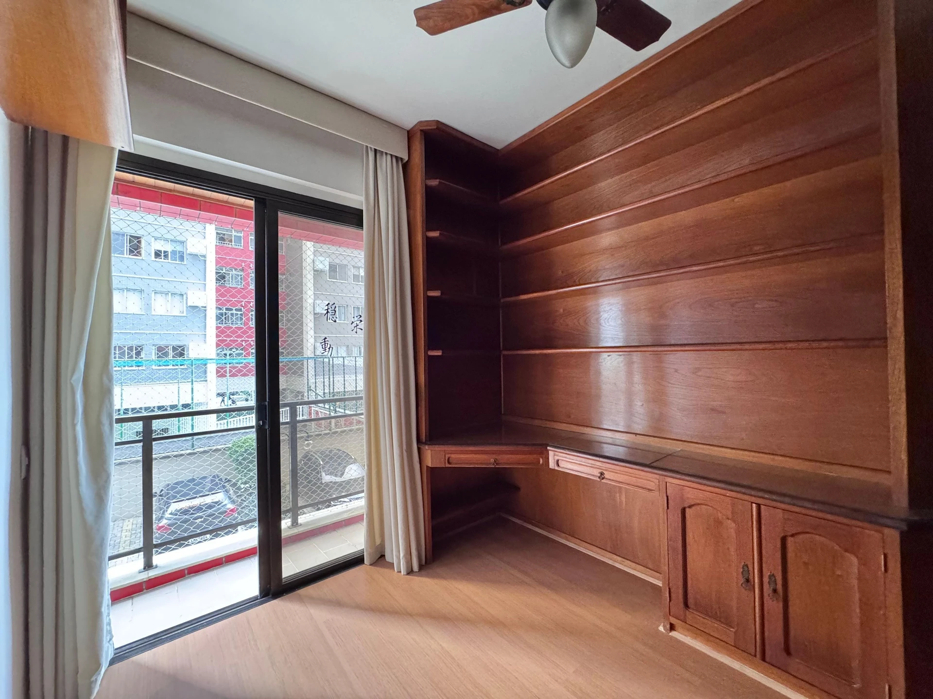 Apartamento de 3 quartos com varanda de vidro — photo 2