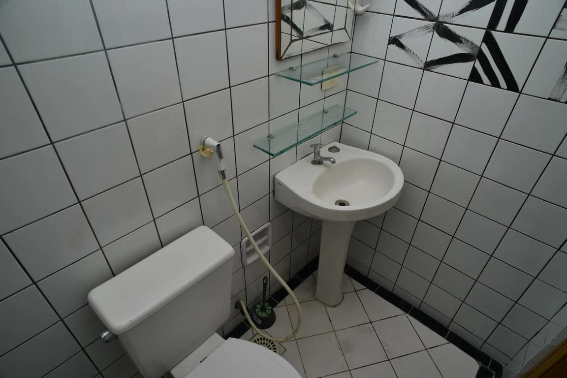 One-bedroom apartment in a building with a pool — photo 5