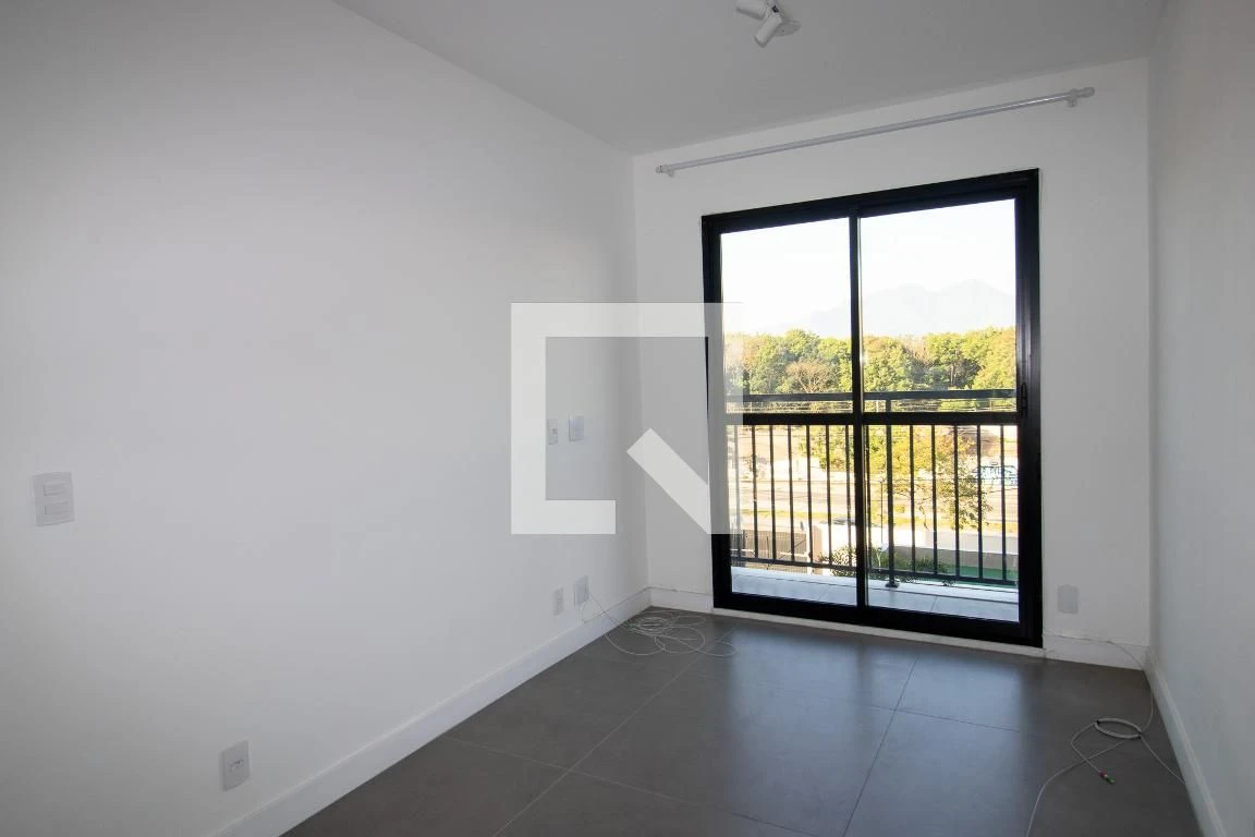 One-bedroom apartment in a building with a gym — photo 27