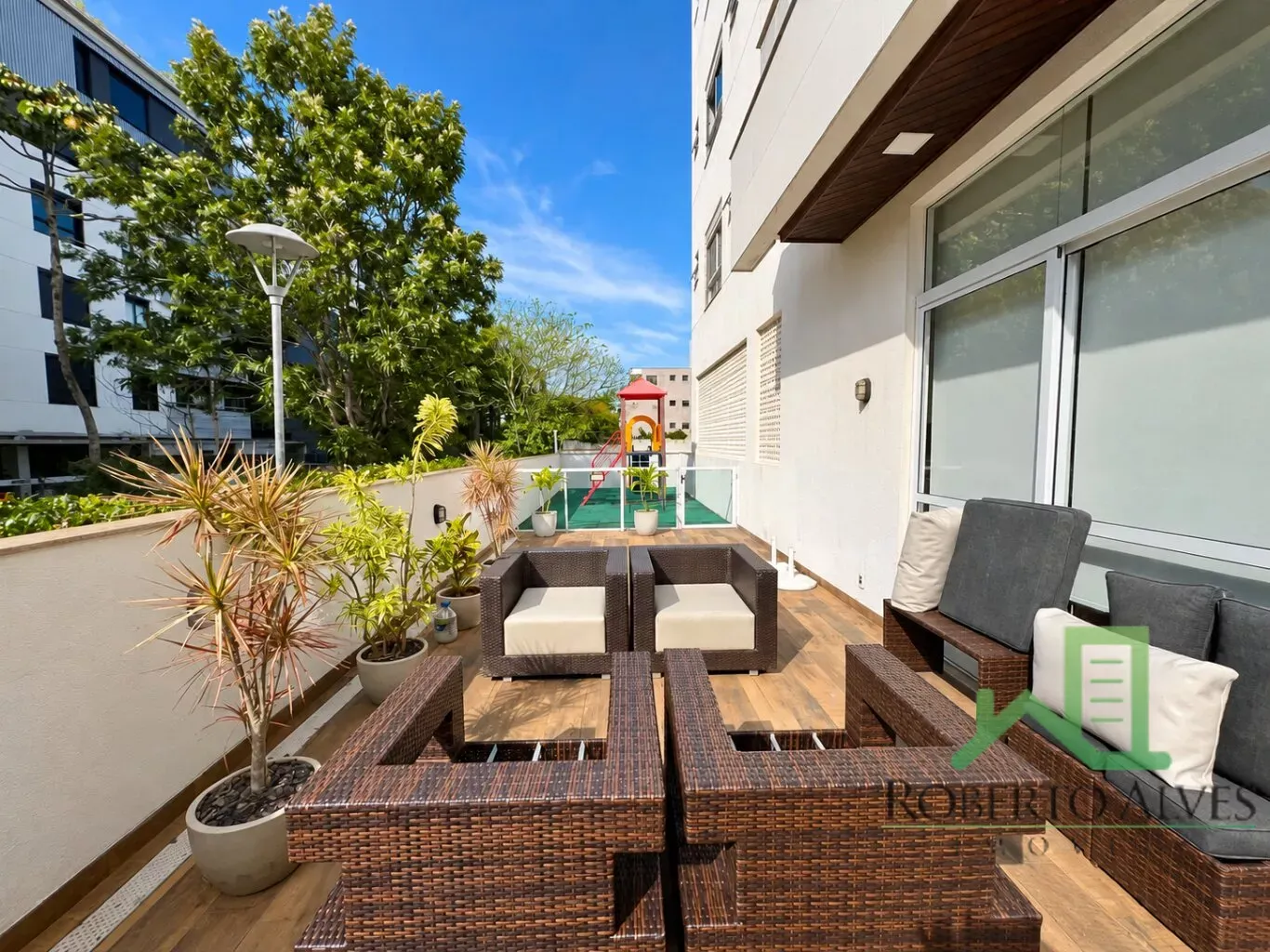 Furnished apartment, 240 m², with floor-to-ceiling windows — photo 26