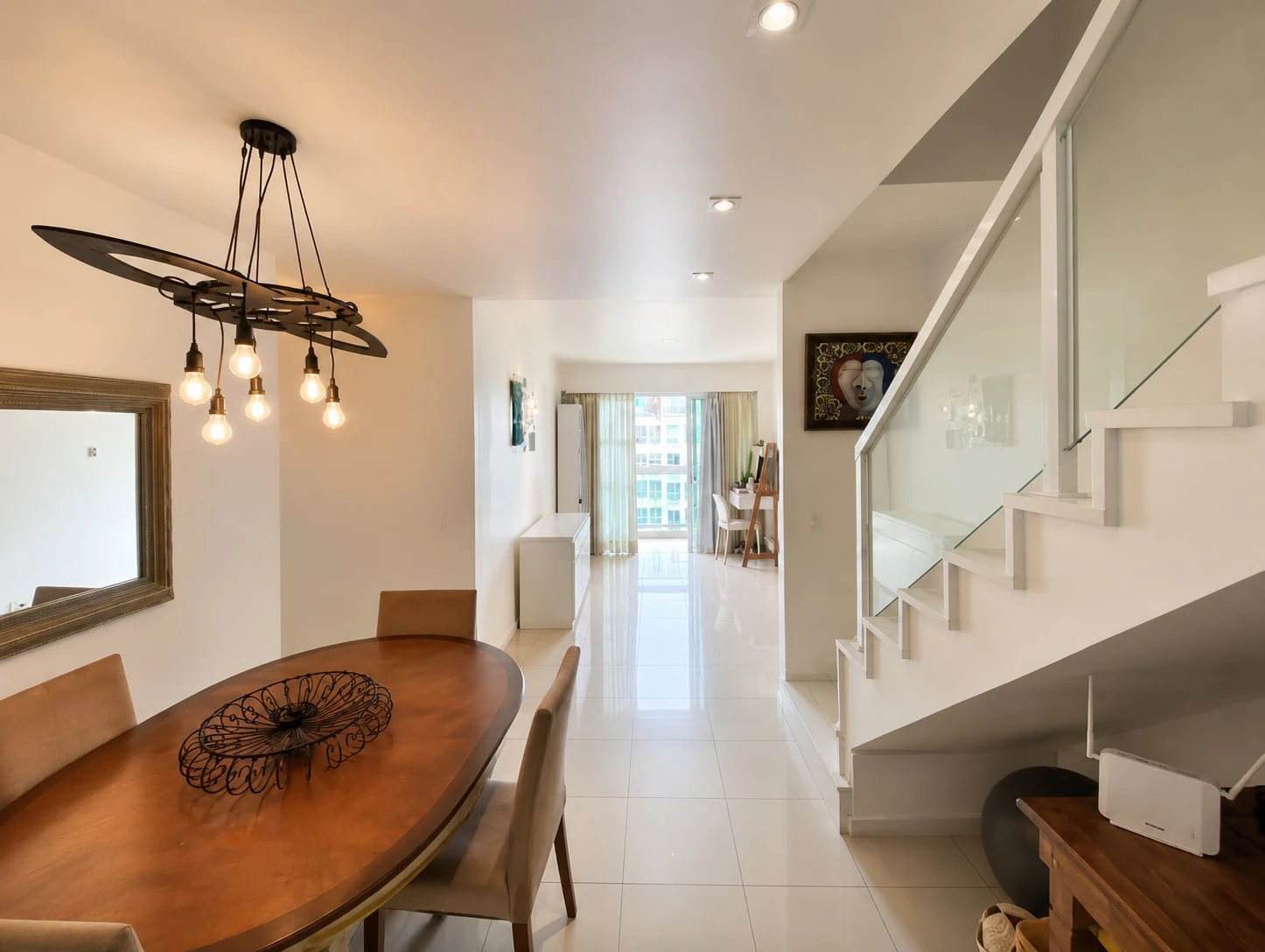 Glass-enclosed balcony in a 3-bedroom apartment, 200 m² — photo 8