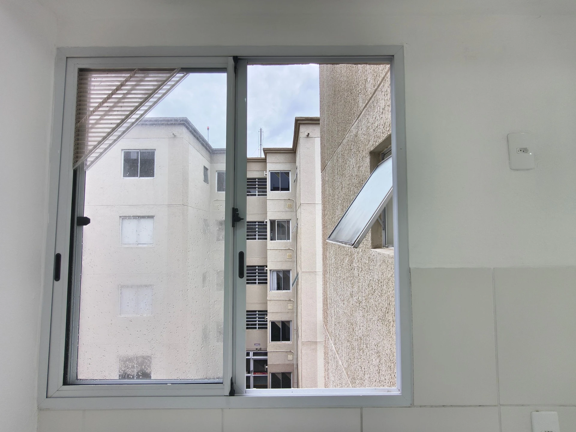 Unfurnished 2-bedroom apartment with 1 parking space — photo 33