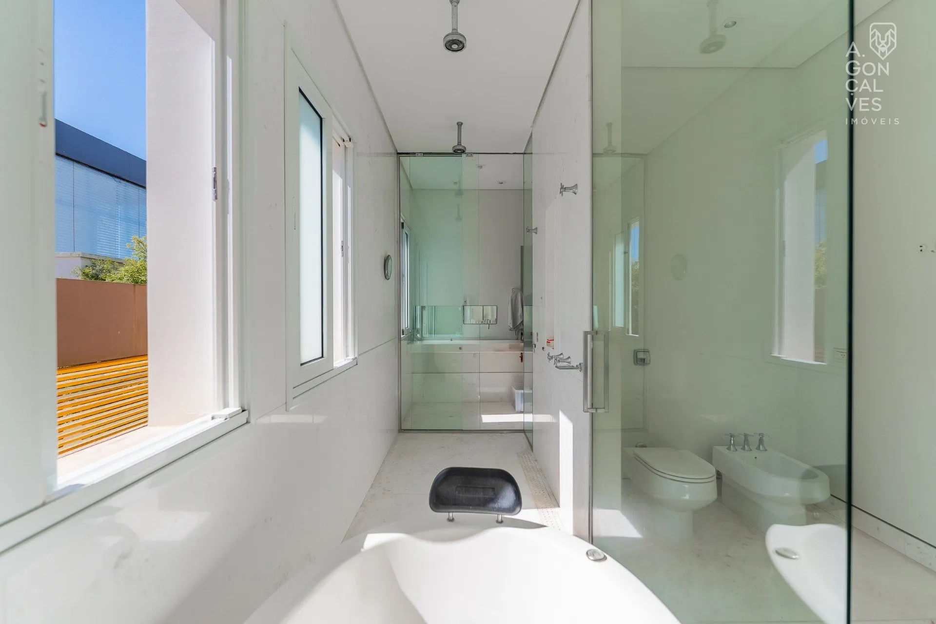 Furnished house with 5 bedrooms and 5 bathrooms — photo 33