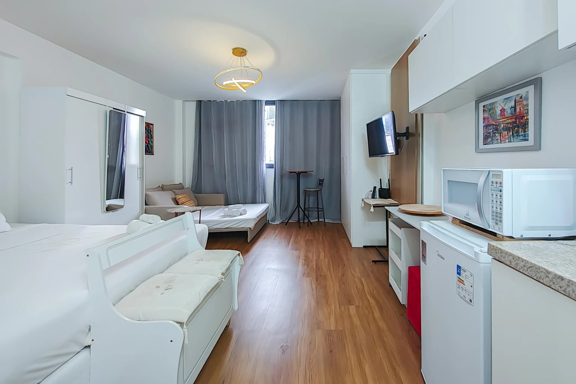 Furnished studio with 1 bedroom and balcony, pets allowed — photo 9