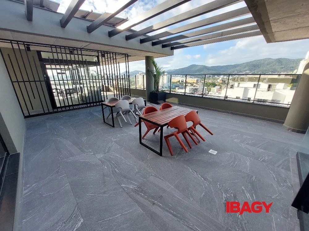 Furnished studio with a glass-enclosed balcony — photo 109