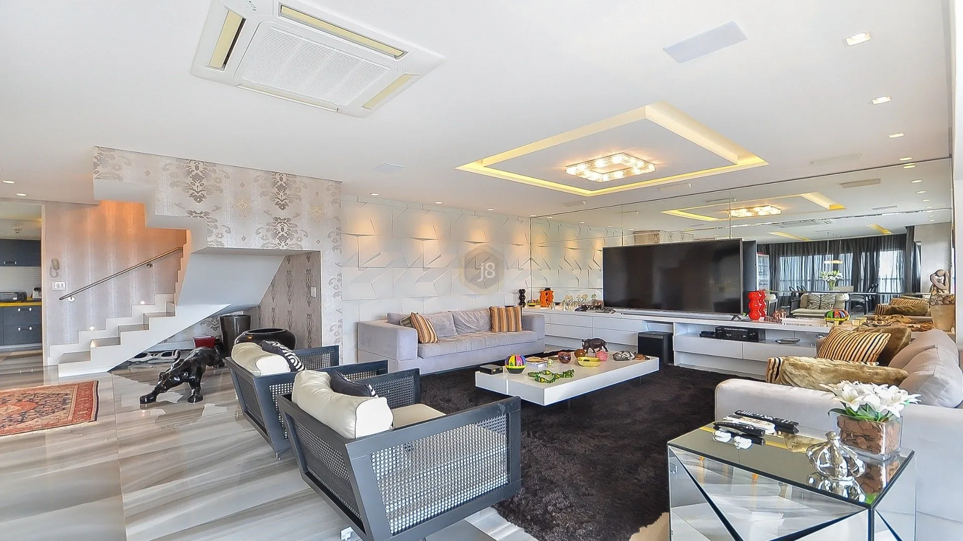 3-bedroom apartment with a bathtub — photo 4