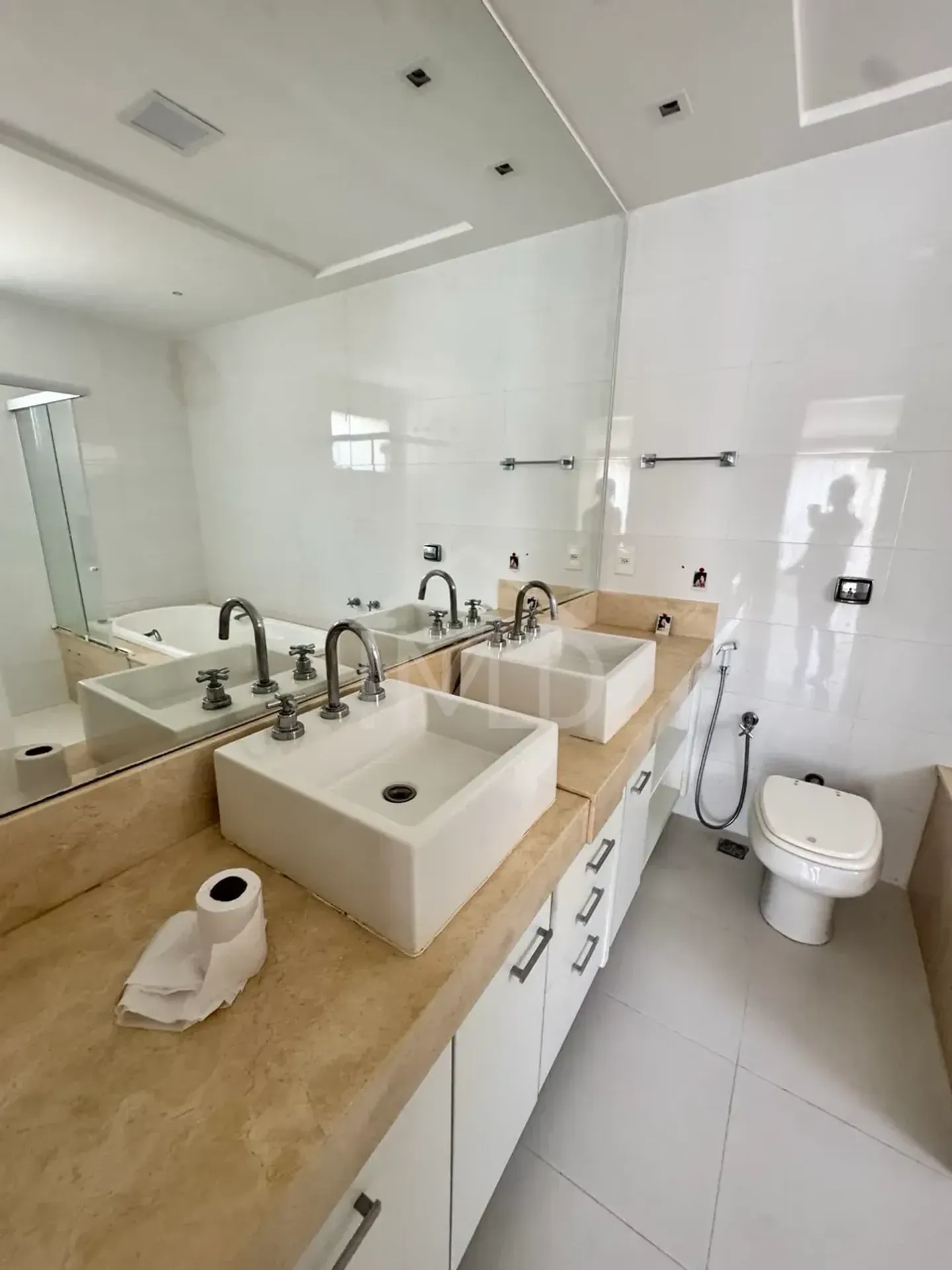 House 390 m² with 5 bedrooms and an open-plan kitchen — photo 24