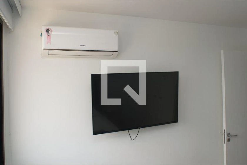 Furnished apartment, 105 m², with floor-to-ceiling windows — photo 18