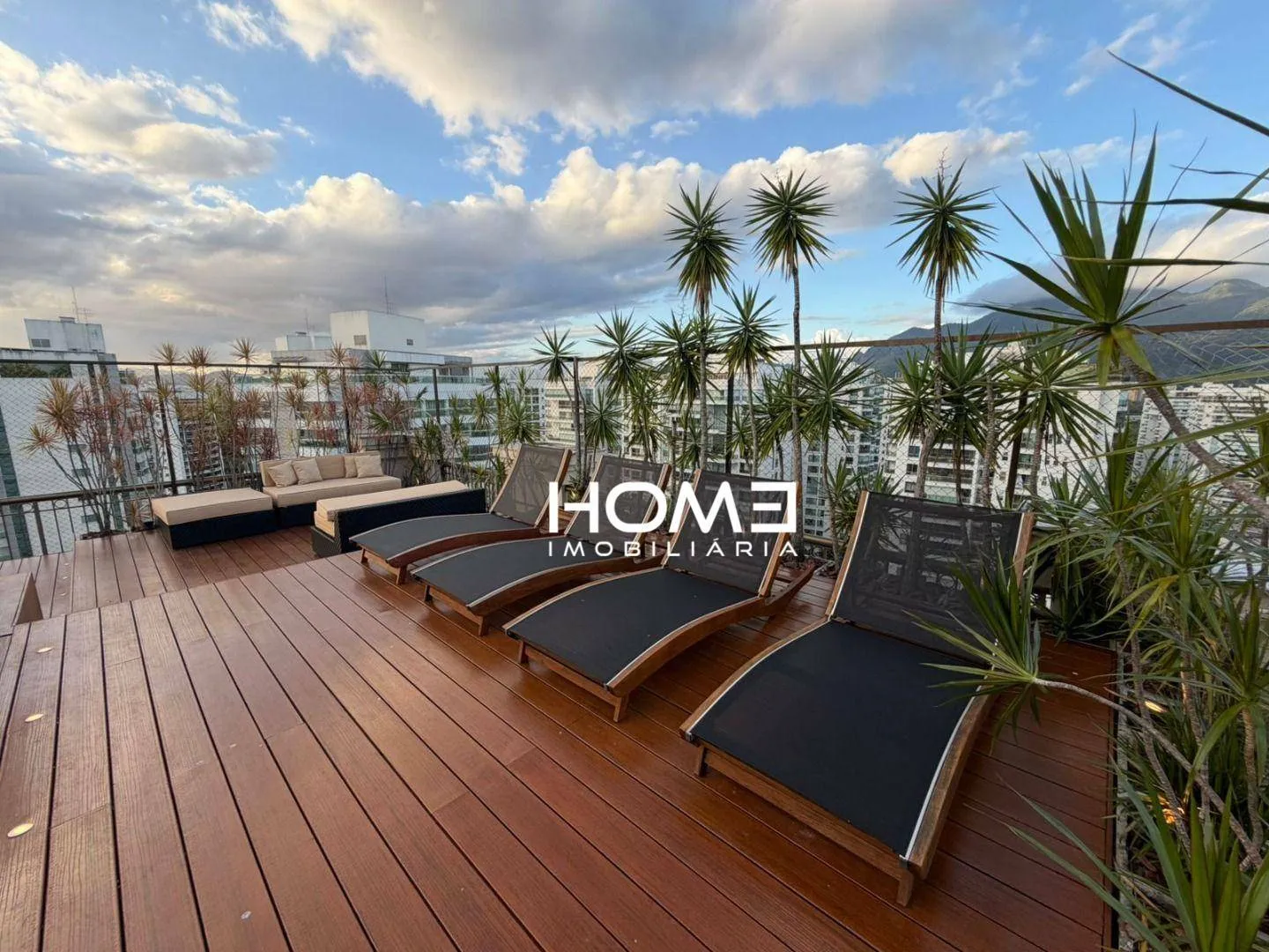 Furnished apartment, 365 m², with floor-to-ceiling windows — photo 33