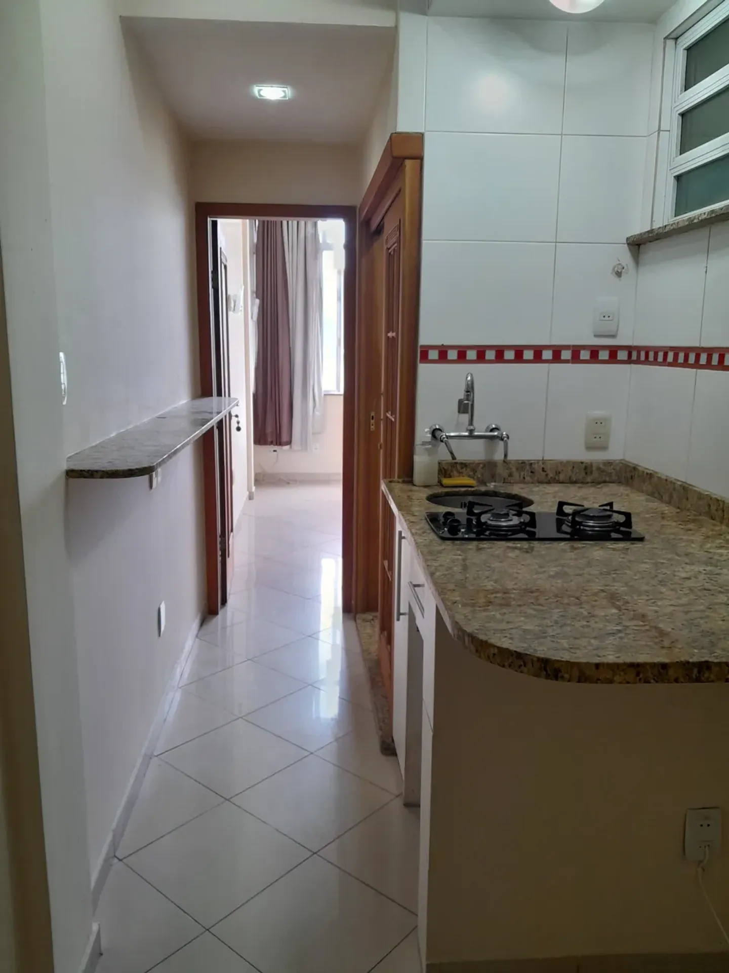 One-bedroom apartment with a washing machine — photo 2
