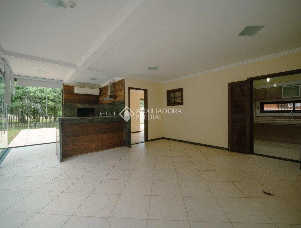 1723 m² house with a bathtub and a grill on the balcony — photo 14