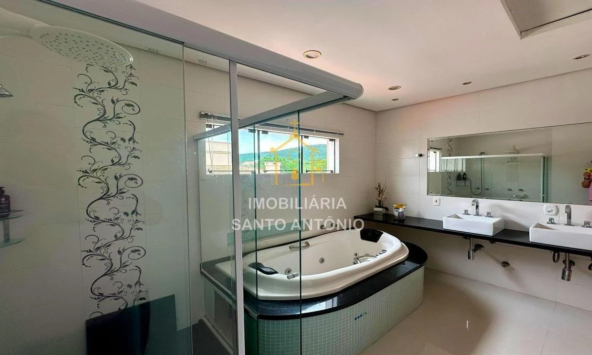 Glass-enclosed balcony in a 3-bedroom house, 300 m² — photo 13