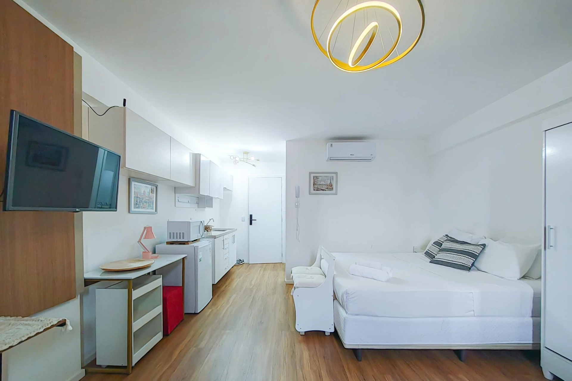 Furnished studio with 1 bedroom and balcony, pets allowed — photo 19