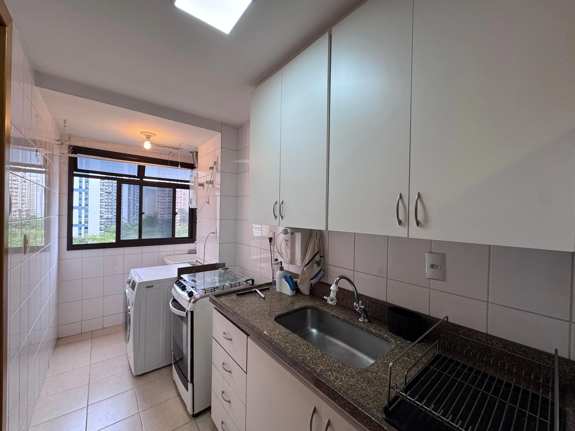 Furnished 2-bedroom apartment with 1 suite — photo 2