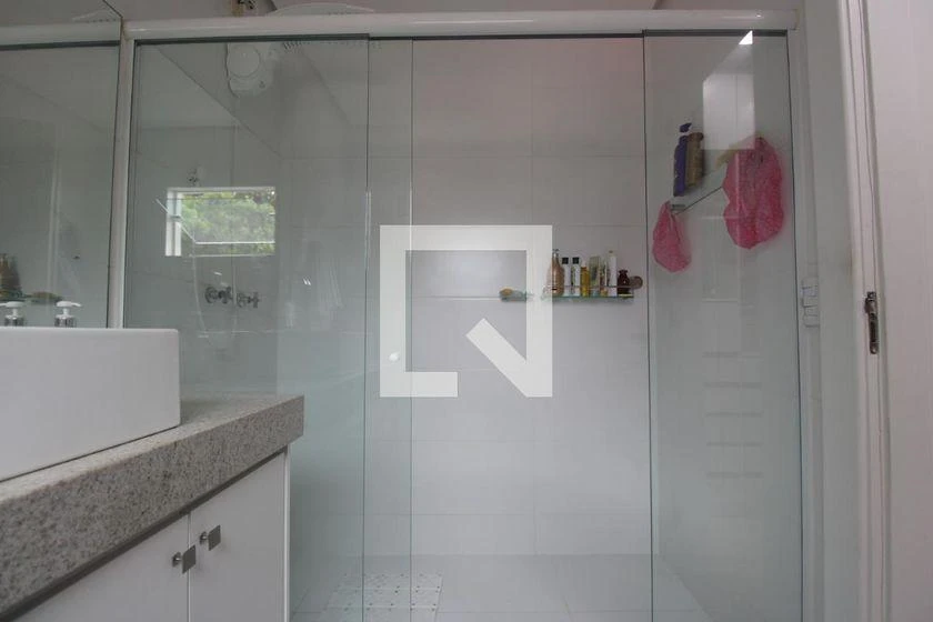 House for rent with 3 en-suite bedrooms and 200 m² — photo 41