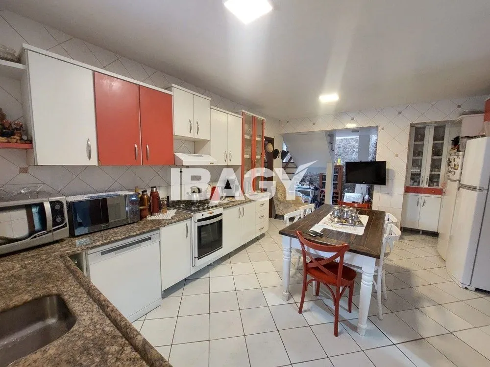 Furnished house with 5 bedrooms and 4 parking spots — photo 2