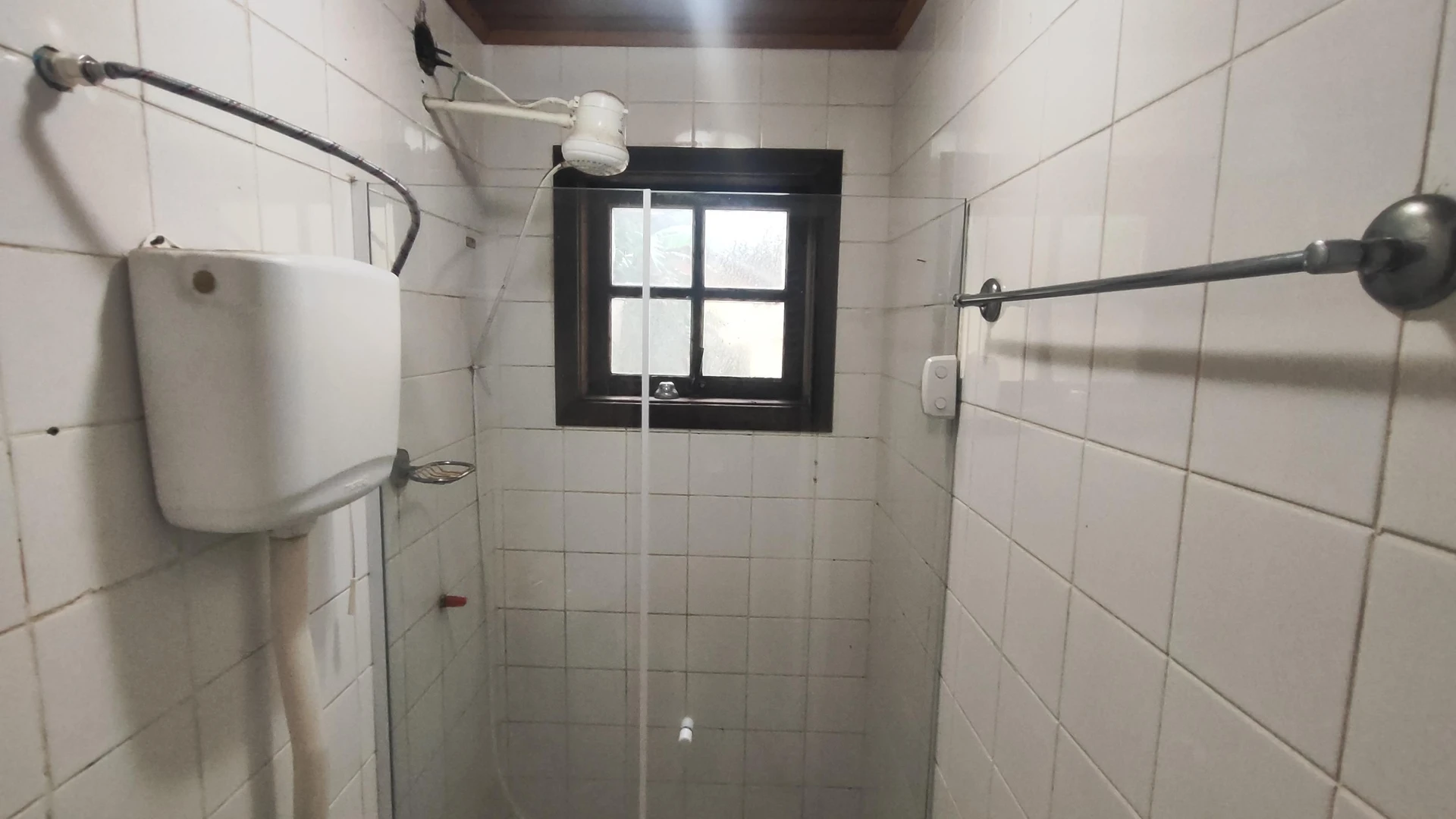 House with 3 bedrooms, 1 en-suite and 4 bathrooms — photo 10