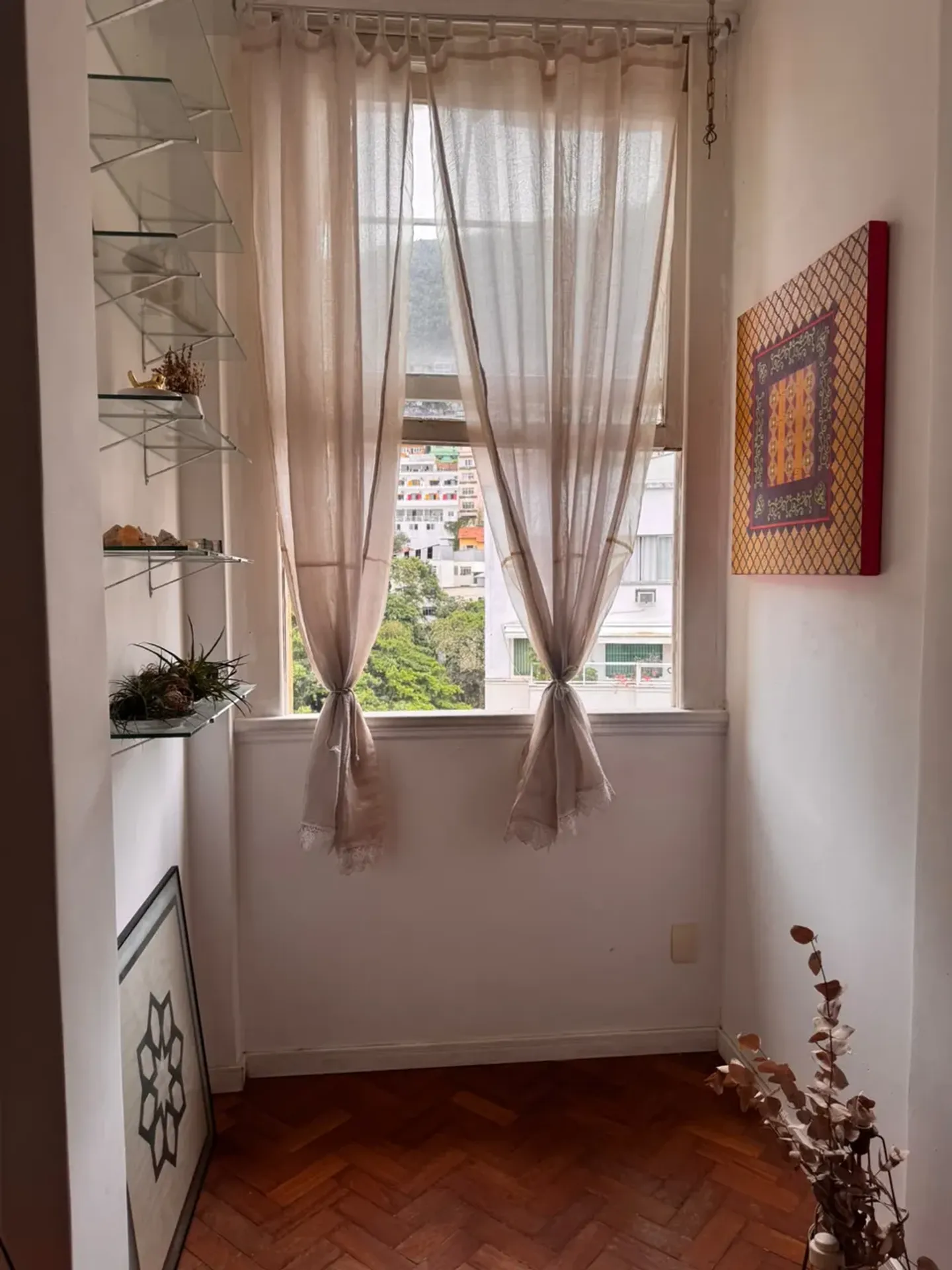 2-bedroom apartment with a mountain view — photo 11