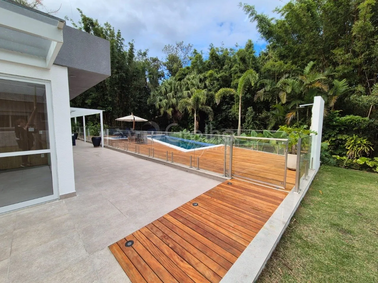 200 m² apartment with a dishwasher and a water view — photo 31