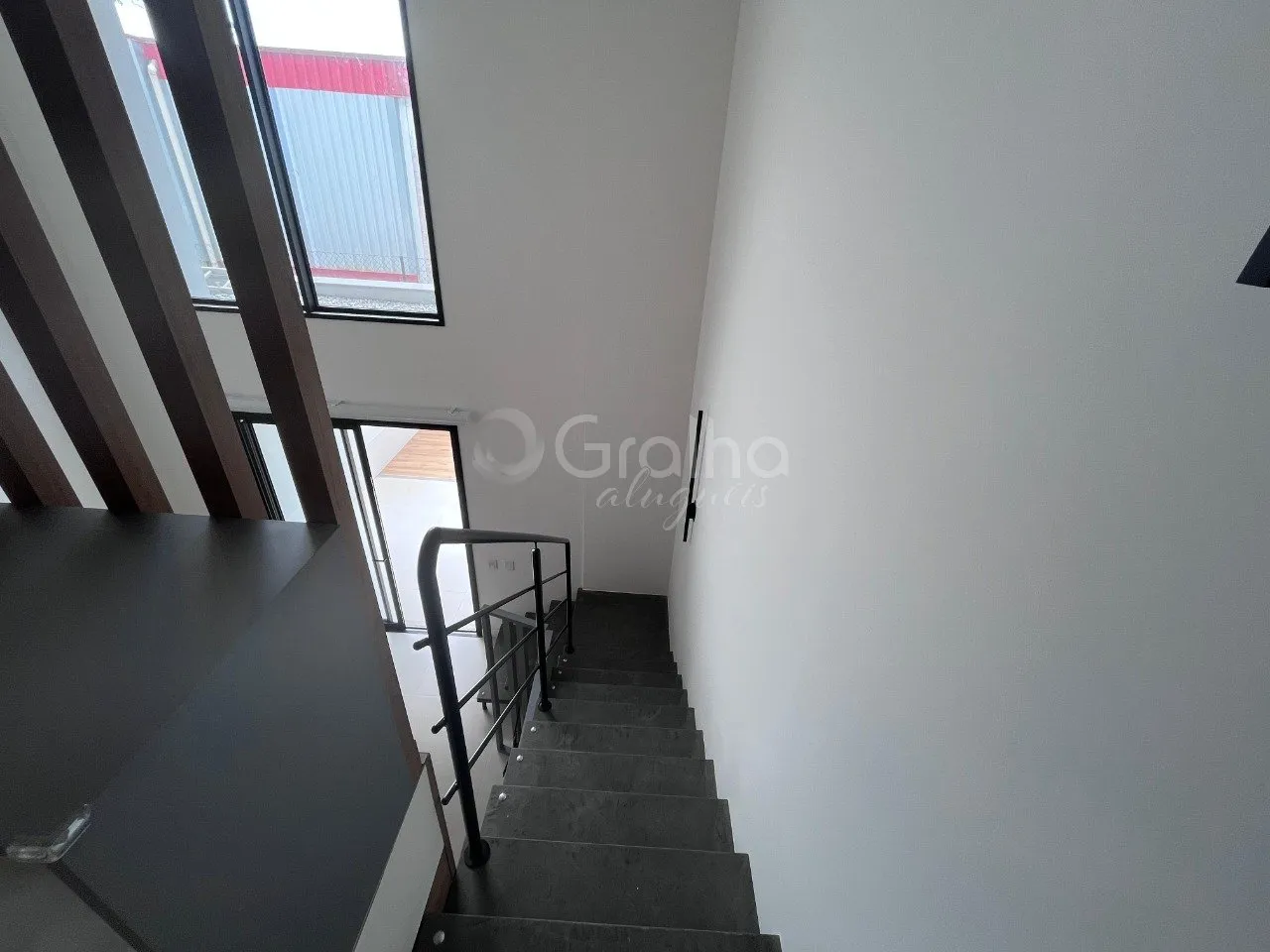 Floor-to-ceiling windows in a one-bedroom apartment, 80 m² — photo 7