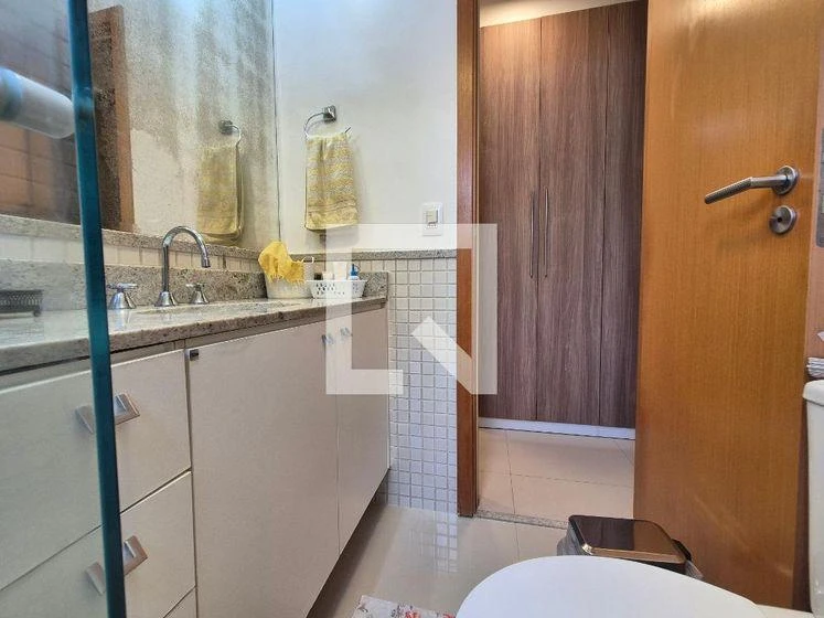 Glass-enclosed balcony in a 3-bedroom apartment, 76 m² — photo 38