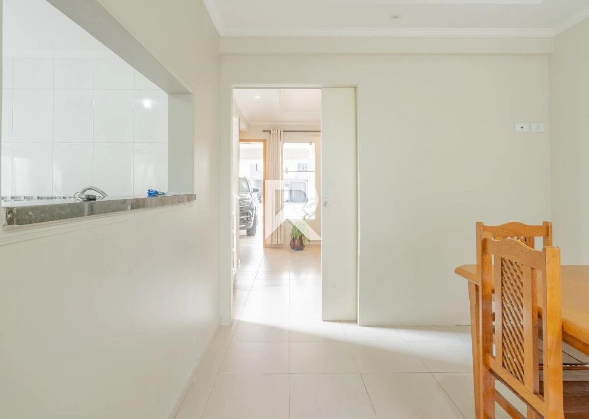 250 m² house with a walk-in closet and a bathtub — photo 39