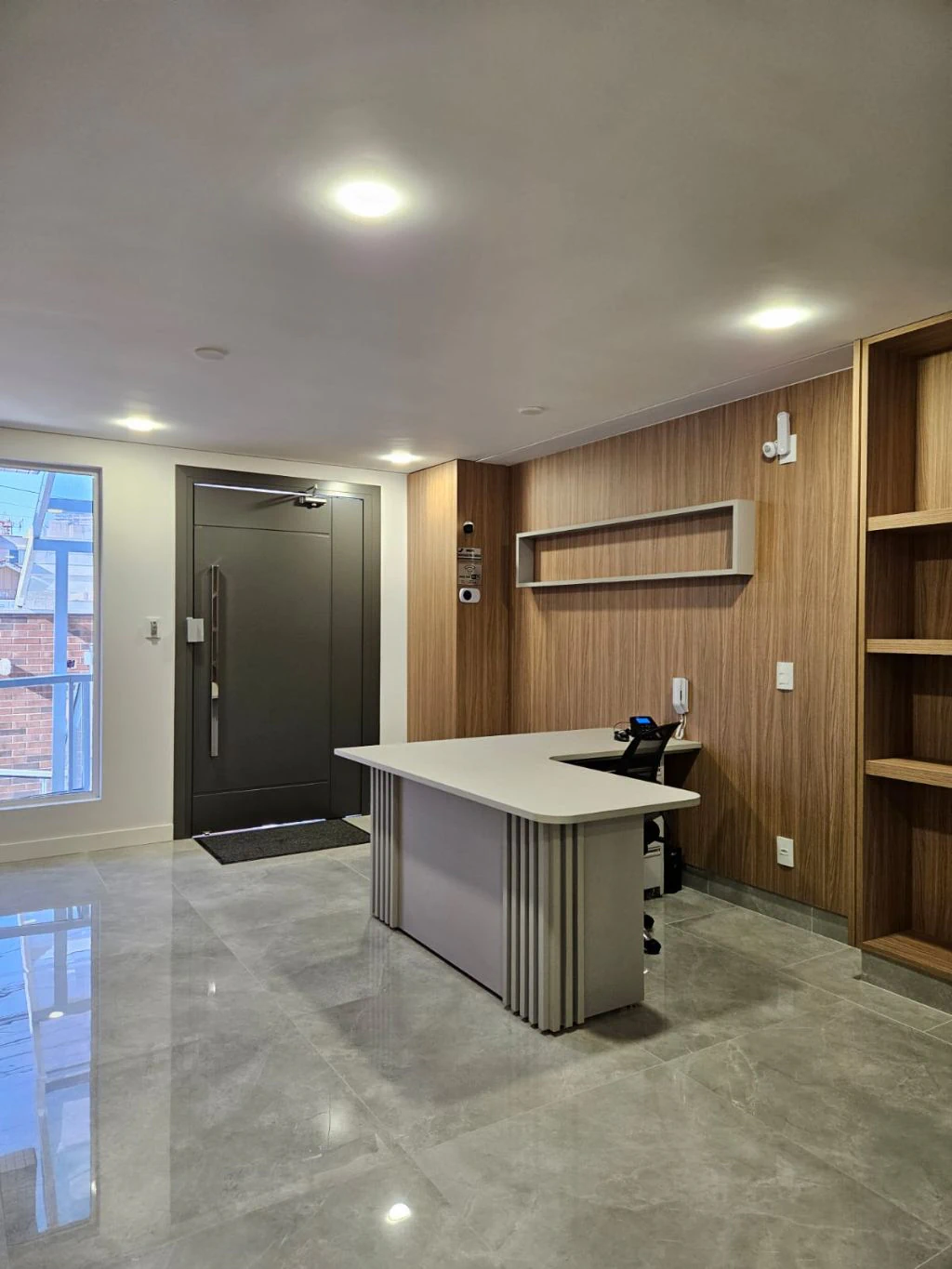 Furnished 2-bedroom apartment with a balcony — photo 4