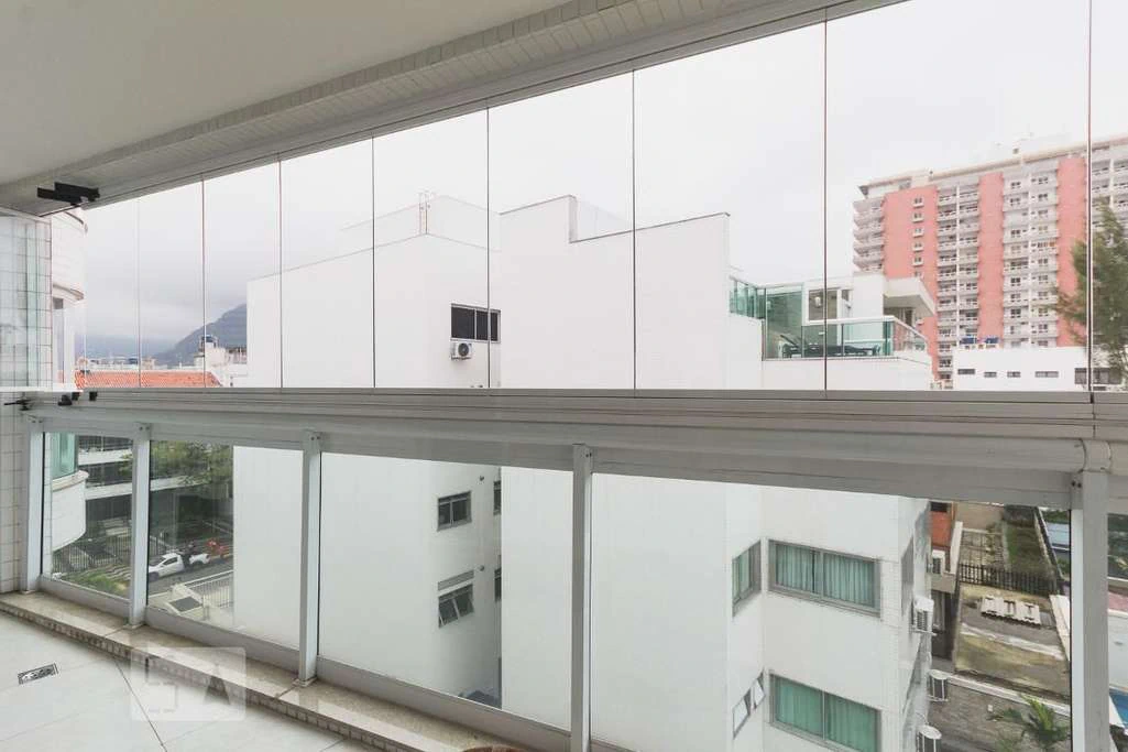 Rental apartment with 2 bedrooms and a glass balcony — photo 21