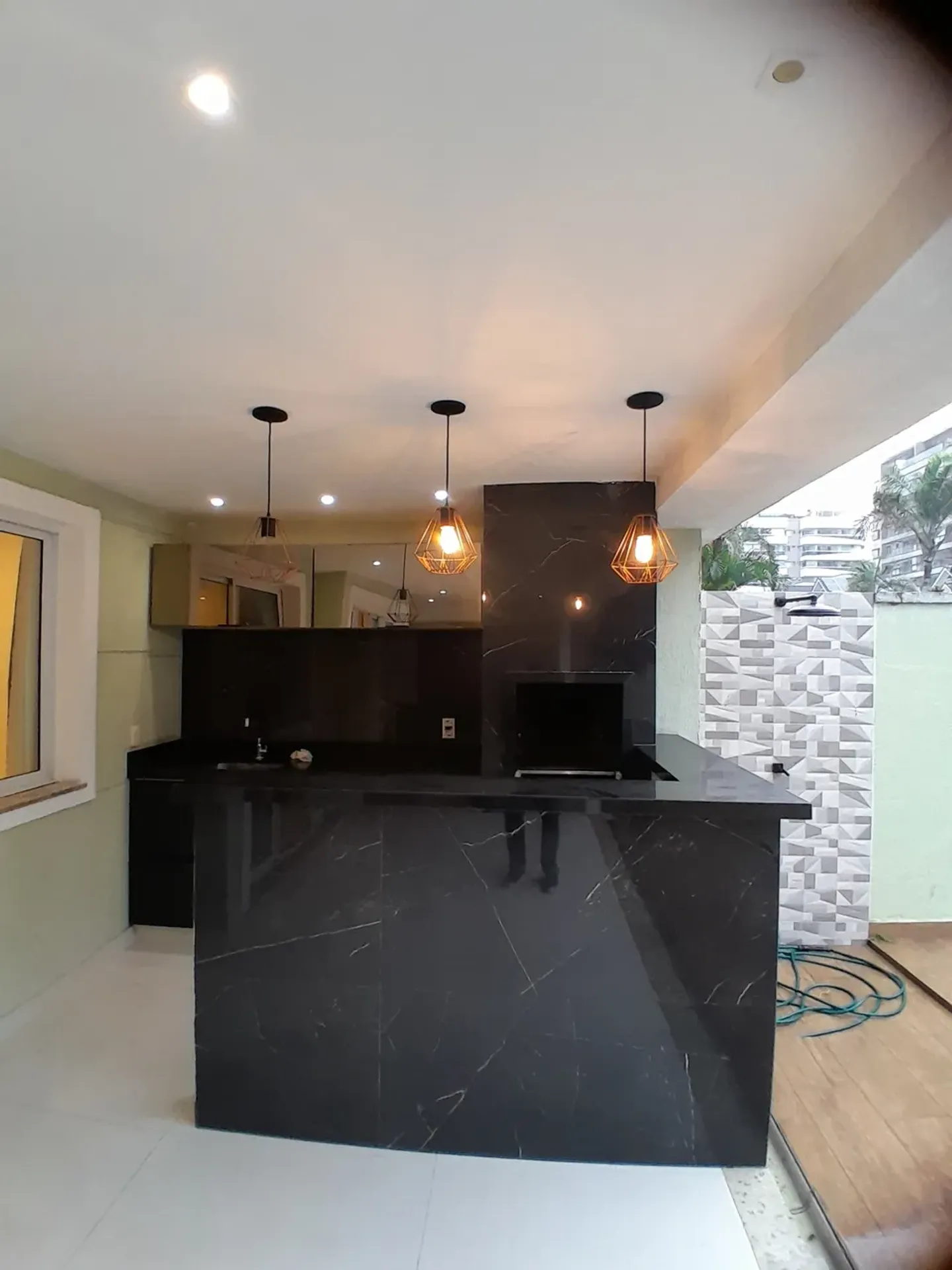 House with 4 en-suite bedrooms and 3 parking spots — photo 4