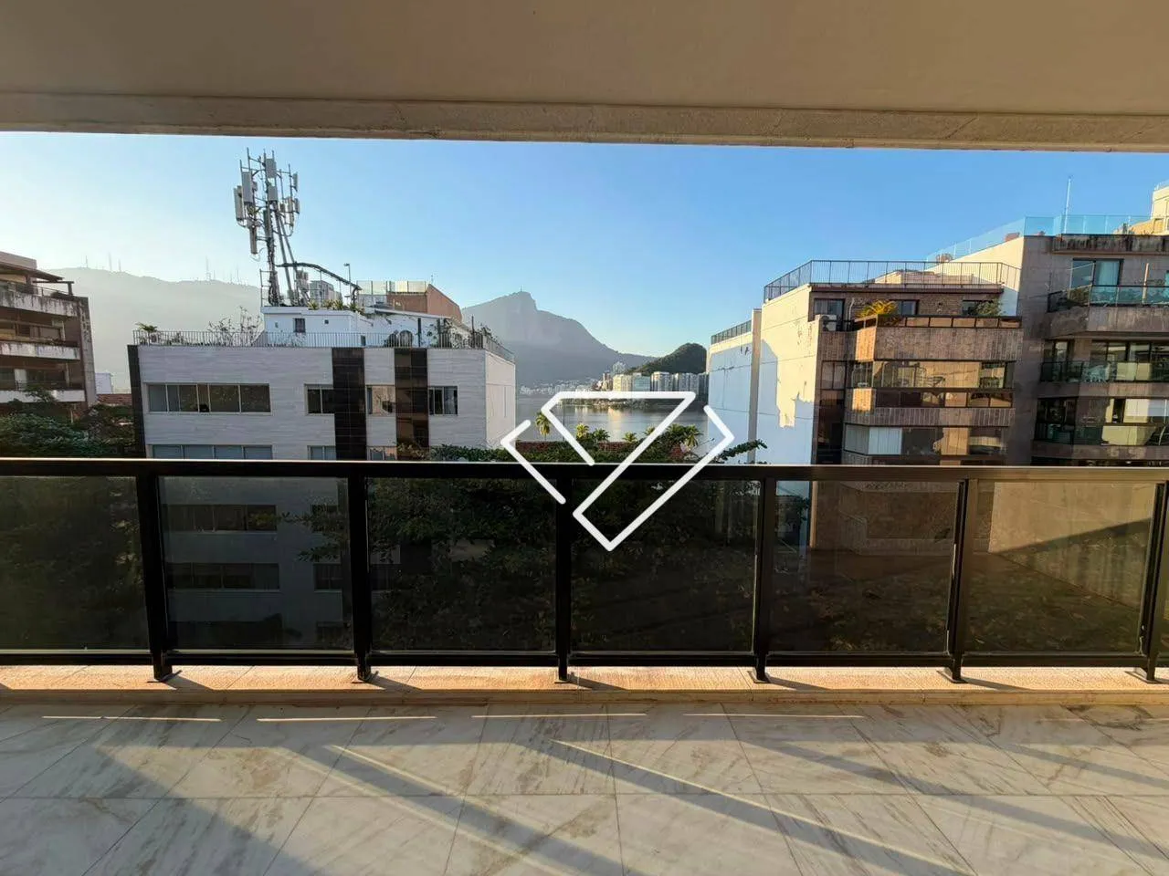 Penthouse with 3 bedrooms, 4 bathrooms and enclosed balcony — photo 59