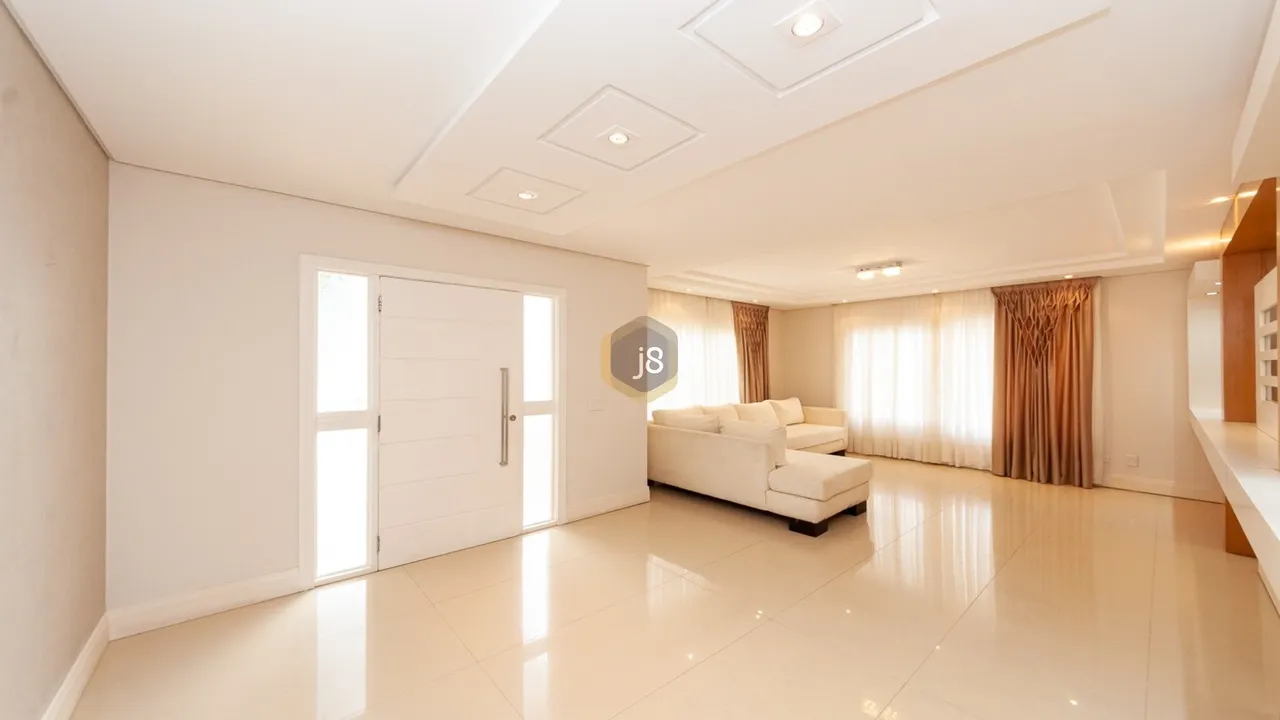 Casa com 5 suítes, 7 banheiros e 375 m² com varanda — photo 2