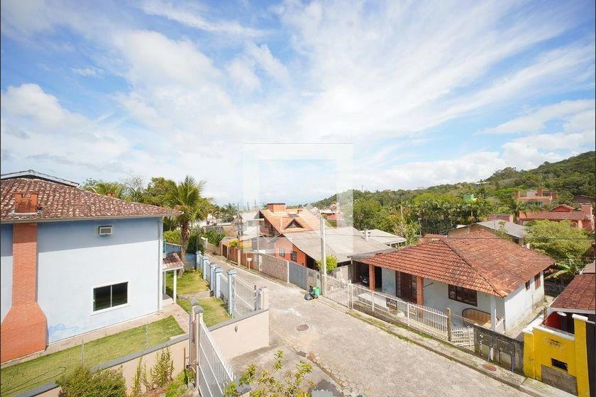 Rental house with 2 bedrooms, 425 m² and a balcony — photo 35