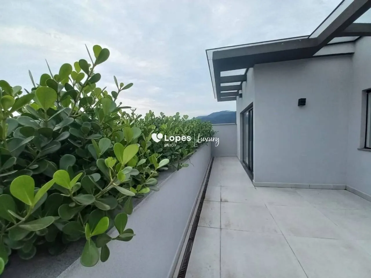 Unfurnished 4-bedroom house with 5 bathrooms and 329 m² — photo 48