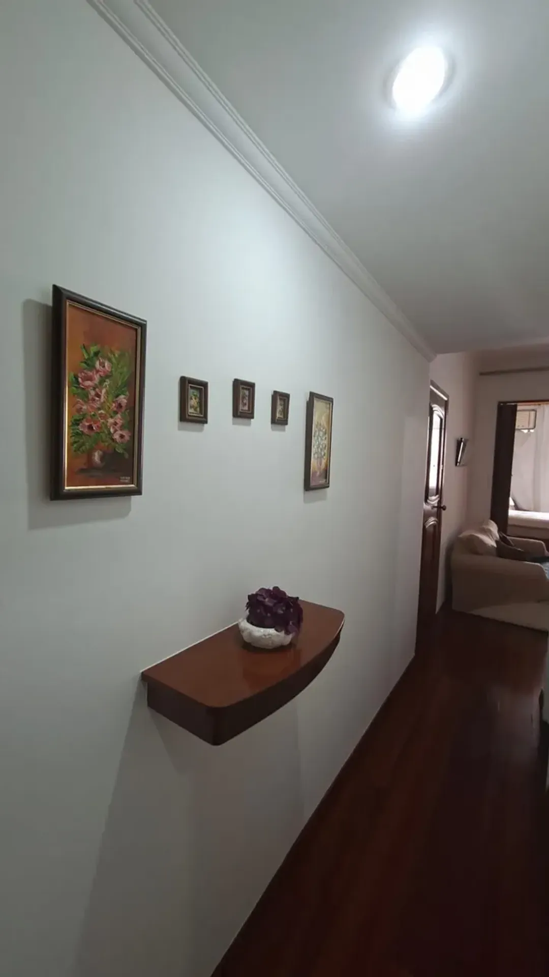 One-bedroom apartment with wood or laminate floors — photo 11