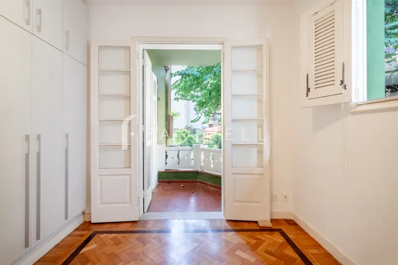 Unfurnished apartment with 3 bedrooms and 4 bathrooms — photo 17