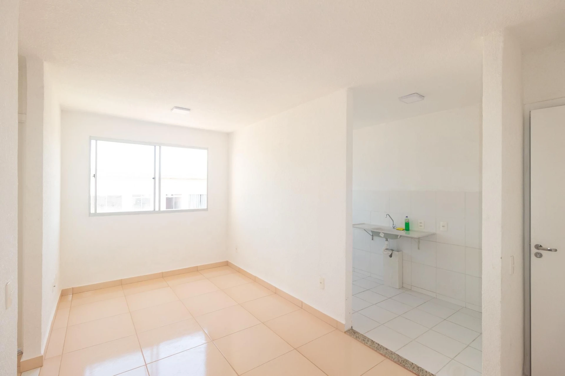 Apartamento com 2 quartos, 1 banheiro e 1 vaga — photo 3