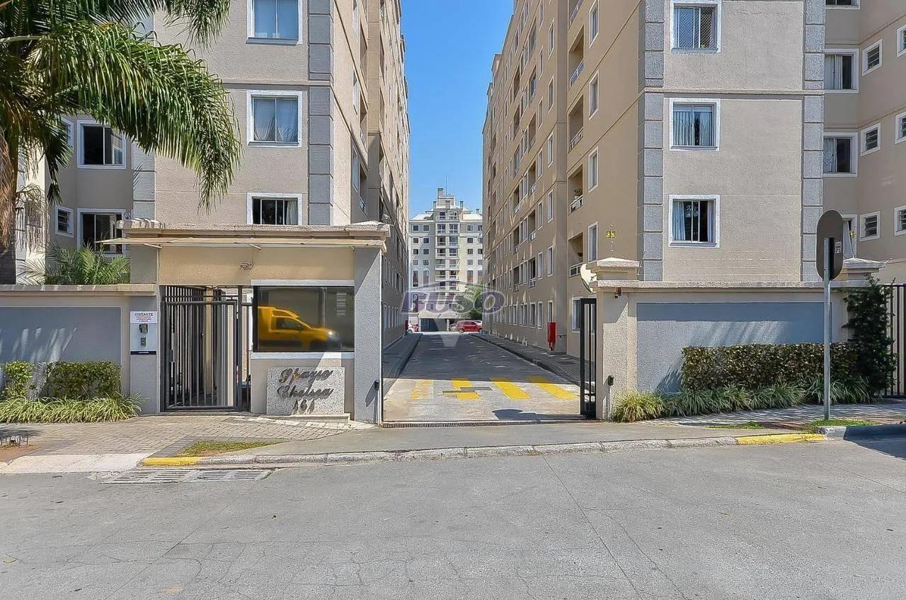 2-bedroom apartment with wood or laminate floors in Curitiba — photo 7
