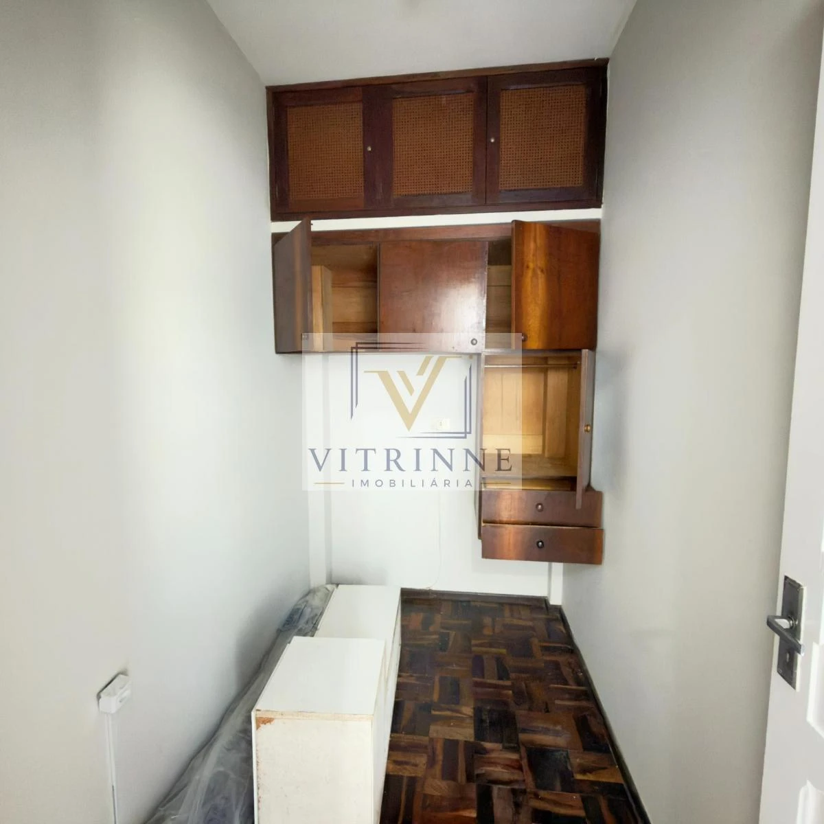3-bedroom apartment with wood or laminate floors in Curitiba — photo 2