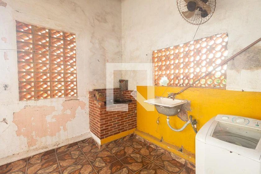 Casa mobiliada com 1 quarto e quintal de 57 m²