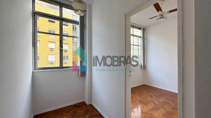 Wood or laminate floors in a 2-bedroom apartment, 65 m² — photo 16