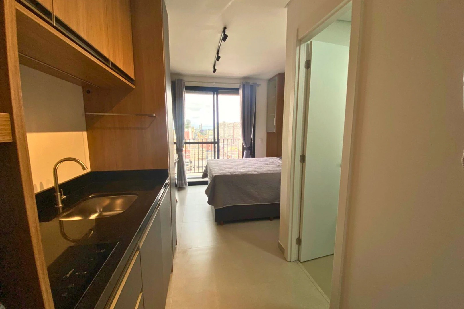 Furnished 24 m² studio with open-plan kitchen and balcony — photo 5