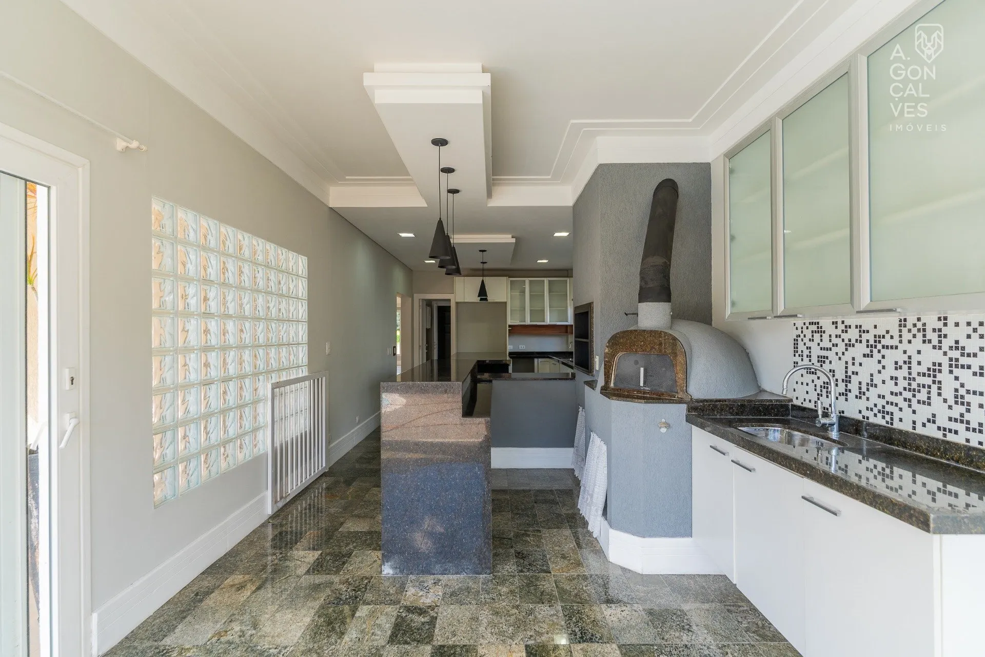House with 4 bedrooms, open-plan kitchen and 4 parking — photo 17