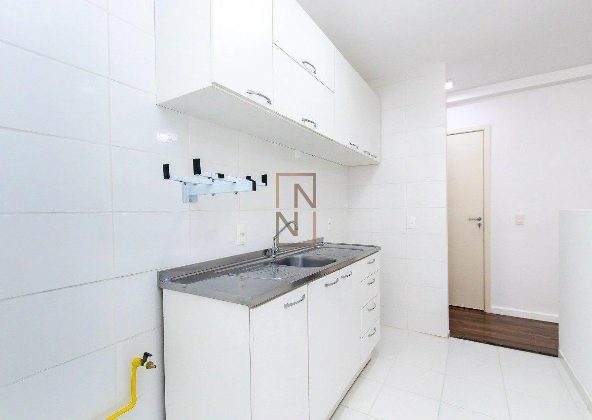 2-bedroom apartment in a building with a gym — photo 7